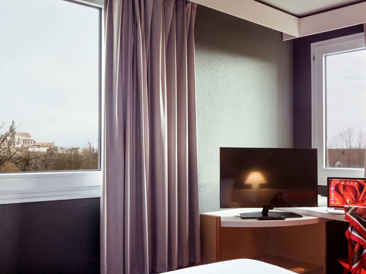 Hotel Ibis Provins Esterno foto
